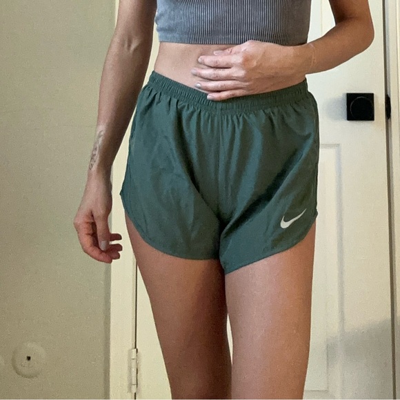NIKE Running Sports Shorts - Picture 6 of 7